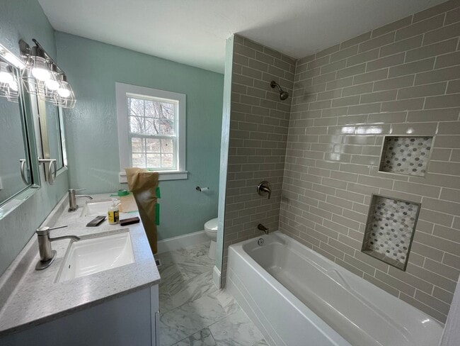 Building Photo - GORGEOUS 4 BEDROOM HOME