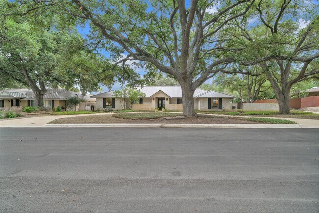 Building Photo - CHARMING 5 BDRM HOME IN CASTLE HILLS!!