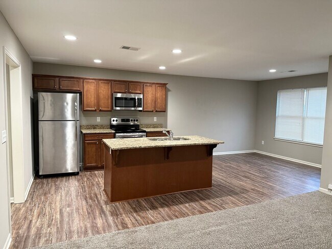 Building Photo - Single Level 2 Bed | 2 Bath | 2 Car Garage Attached Villa in Blue Springs