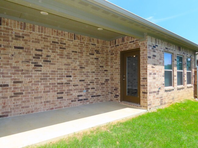 Building Photo - Bullard ISD! Gorgeous 2 Bedroom, 1 Bath Du...