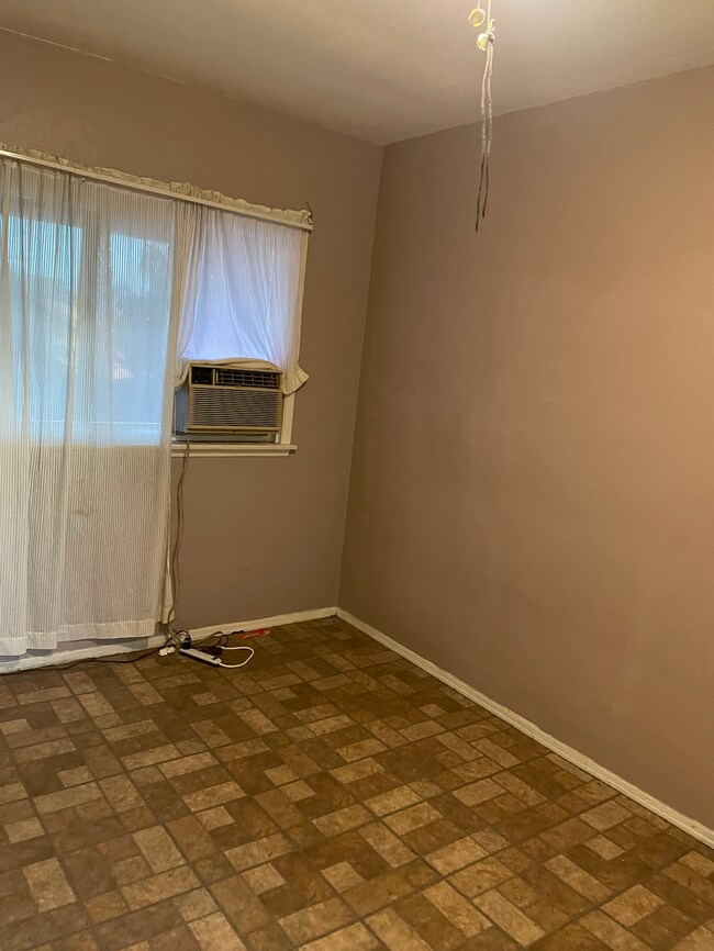 3633 bedroom - 3631 E 5th St