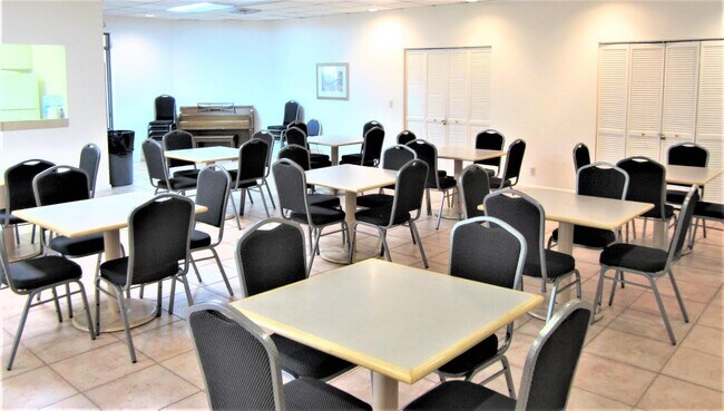 Building Photo - 2455 Lindell Blvd