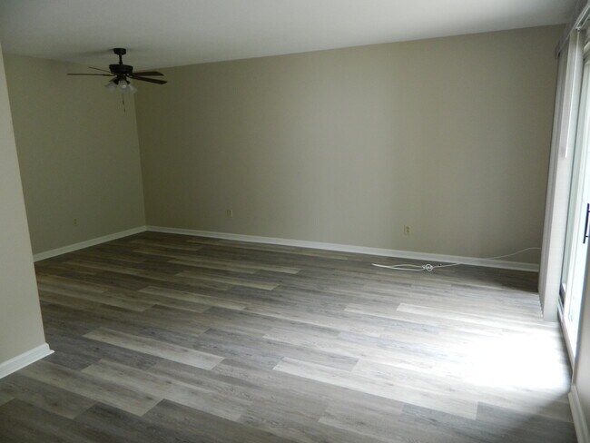Building Photo - 75 Franklin Parke Ct