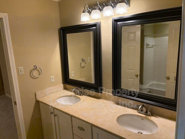 Building Photo - 958 Harbor View Dr