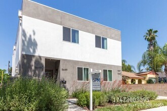 Building Photo - Modern 3BR Townhome in NOHO!