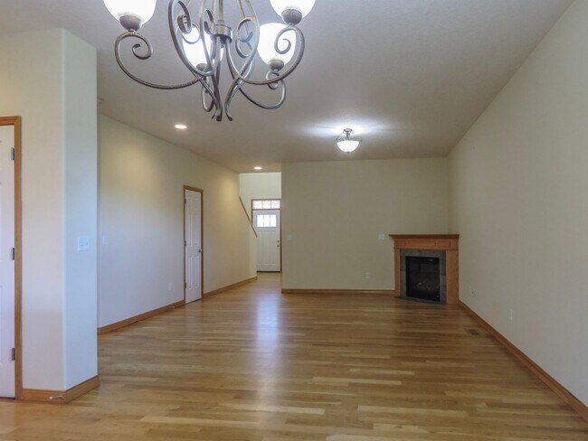 Building Photo - Master on Main- 3 Bedroom Plus 3 Bath Home...