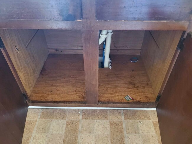 Building Photo - 1238 E Riverside Ave