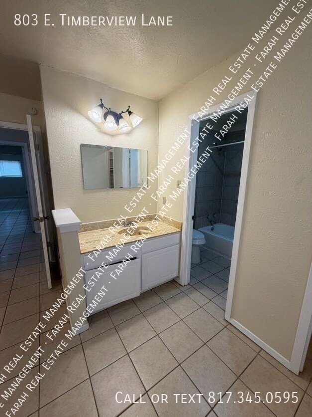 Building Photo - 803 E Timberview Ln