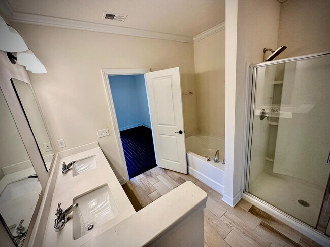 Building Photo - 236 Wooden Wheel Ln