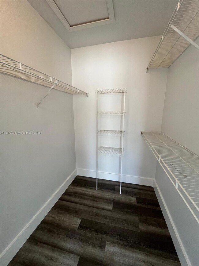 Building Photo - 655 SW 111th Way