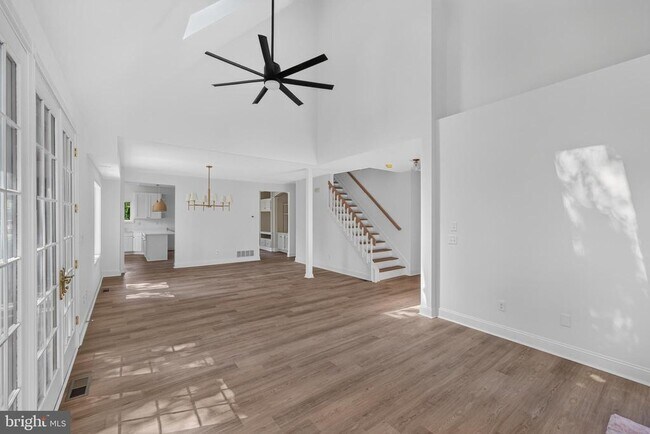 Building Photo - 221 Spring Race Ct