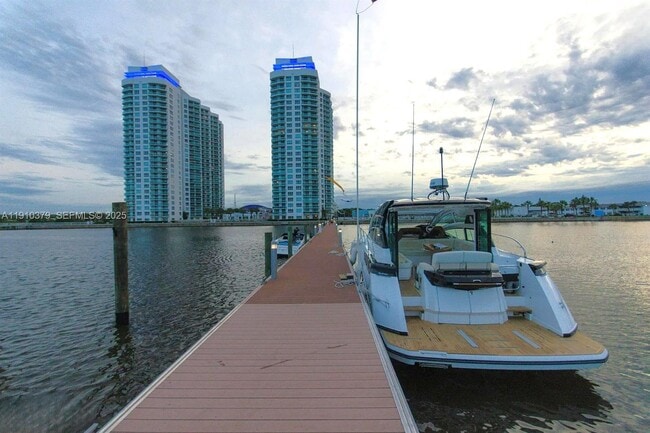 Building Photo - 231 Riverside Dr