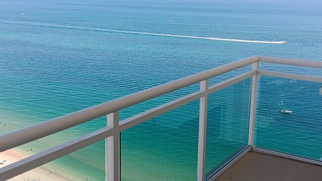 Building Photo - 3900 Galt Ocean Dr