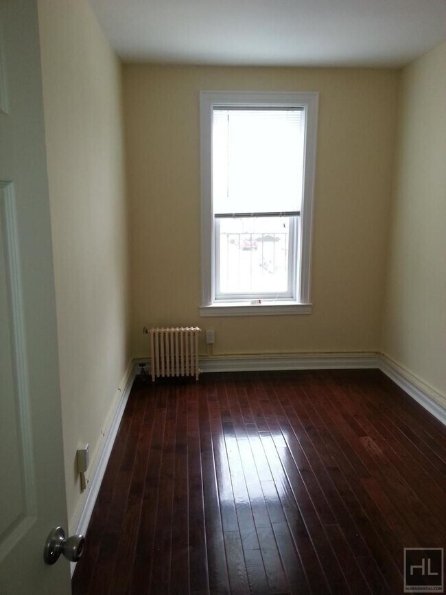 Building Photo - DITMARS BOULEVARD
