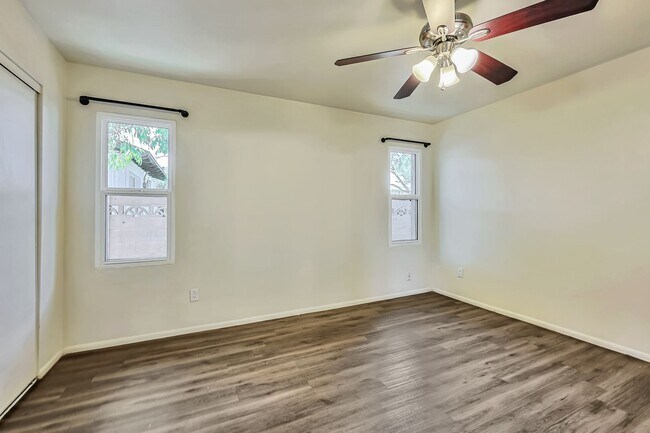 Building Photo - 3820 Grandview: Spacious 4-bedroom, 2-bath home with large bedrooms and no carpet
