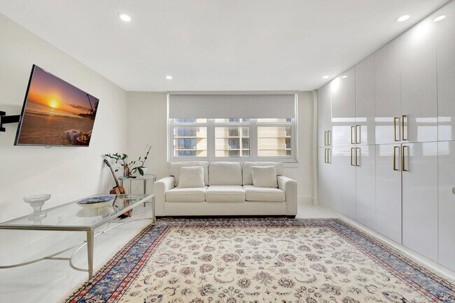 Building Photo - 5440 N Ocean Dr