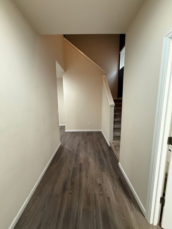 Building Photo - 12622 NE 49th Way