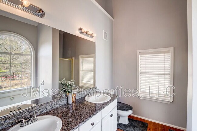 Building Photo - 4021 Melvin Dr SW