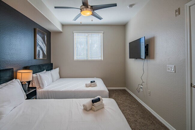 Building Photo - 1275 E University Dr