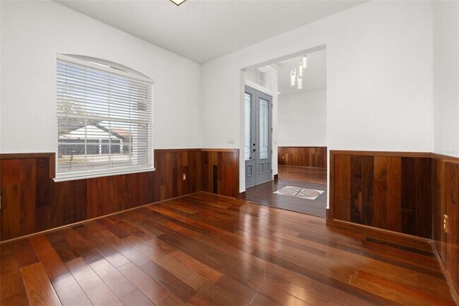 Building Photo - 9484 Walnut Crest Dr