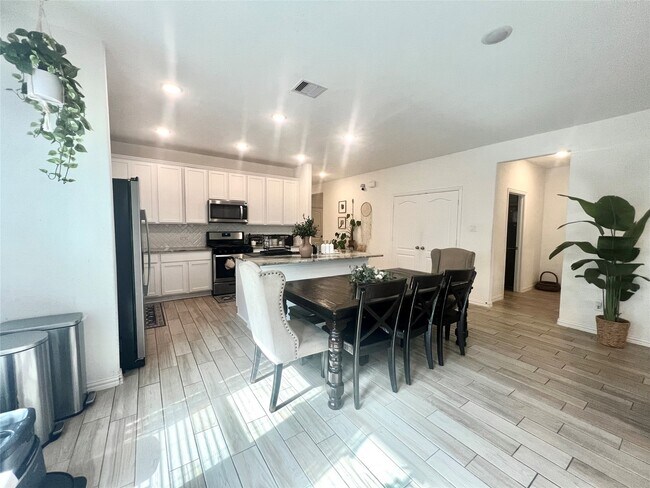 Building Photo - 31311 Horseshoe Meadow Bend Ln