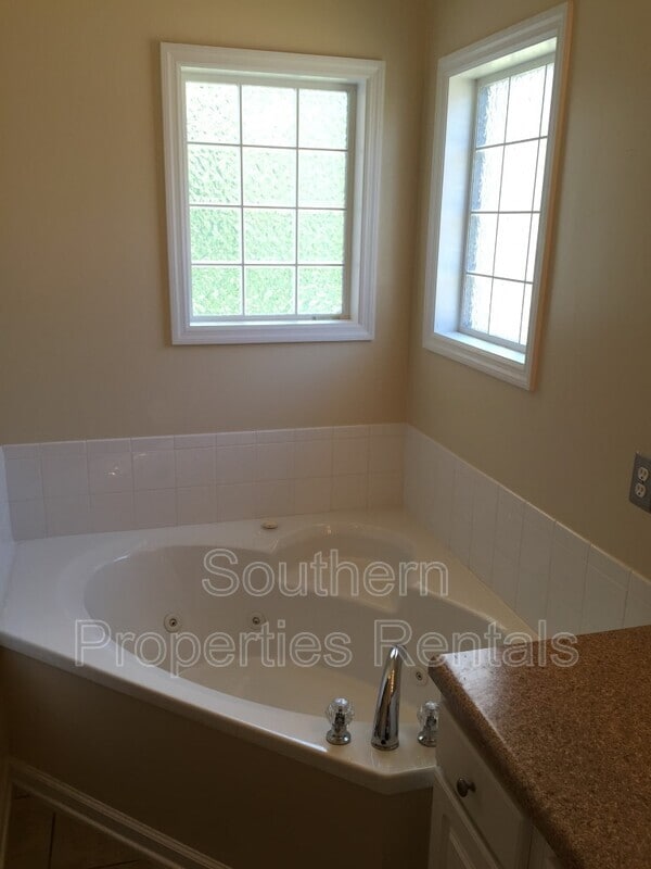 Building Photo - 522 Lionshead Rd