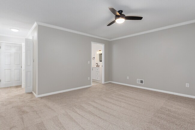 Building Photo - 400 Derby Ln