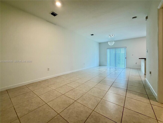 Building Photo - 2685 SE 13th Ct