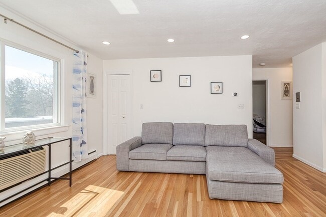 Building Photo - 32 Jacqueline Rd