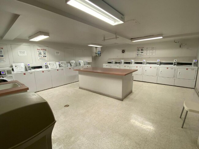 Building Photo - 355 S Los Robles Ave