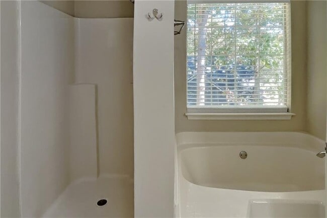 Building Photo - 5855 Shadewater Dr