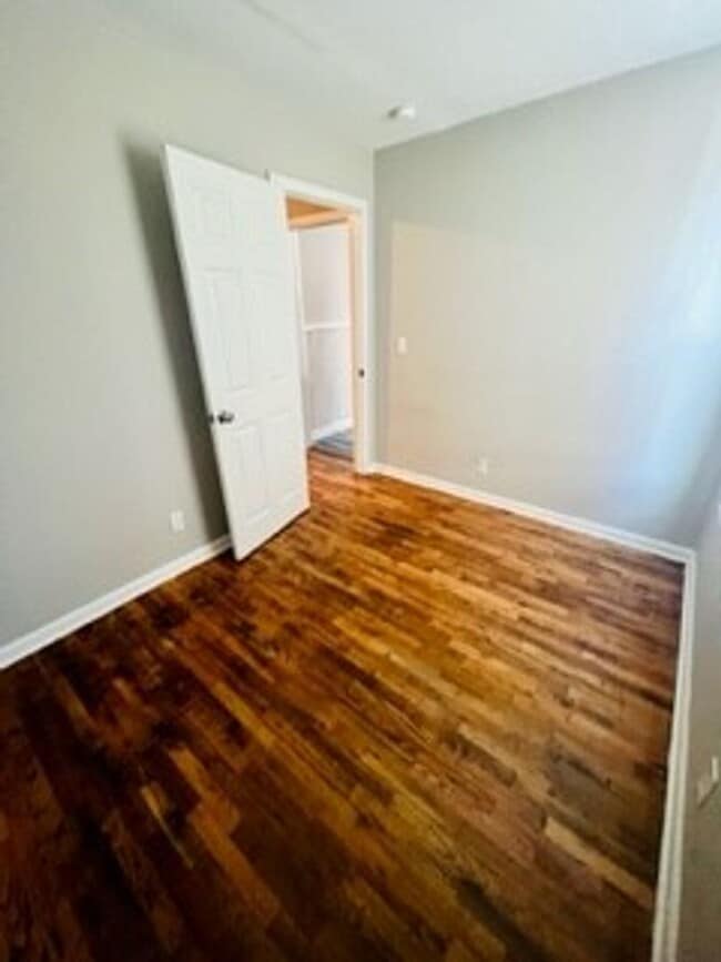 Building Photo - Quaint 2 bedroom in a quiet neighborhood