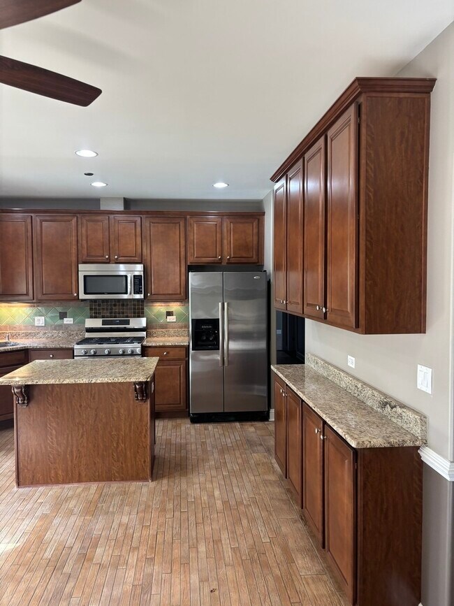 Building Photo - 40 Mischa Ct
