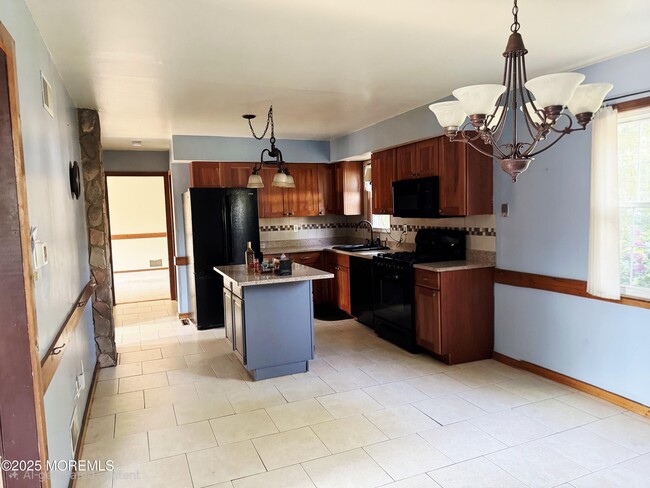 Building Photo - 343 Clifton Ave