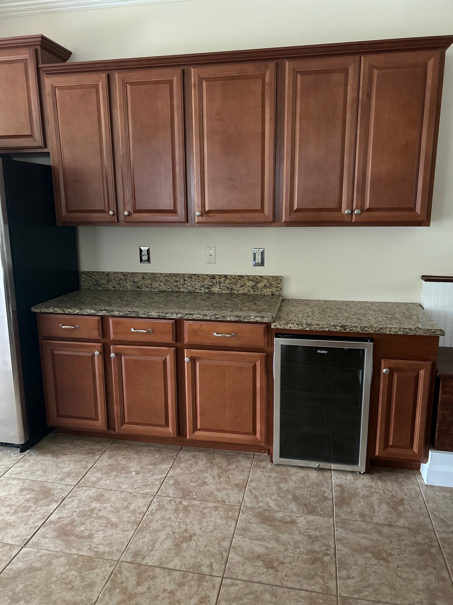 Bonus wine fridge - 6024 Sunset Isle Dr