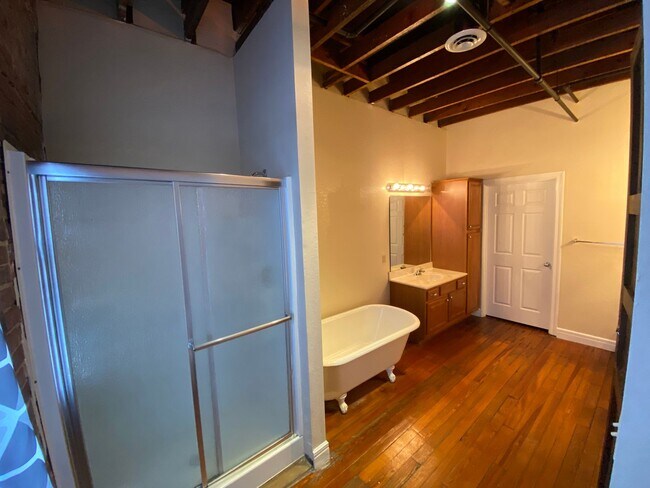 Building Photo - Market Street Lofts 203