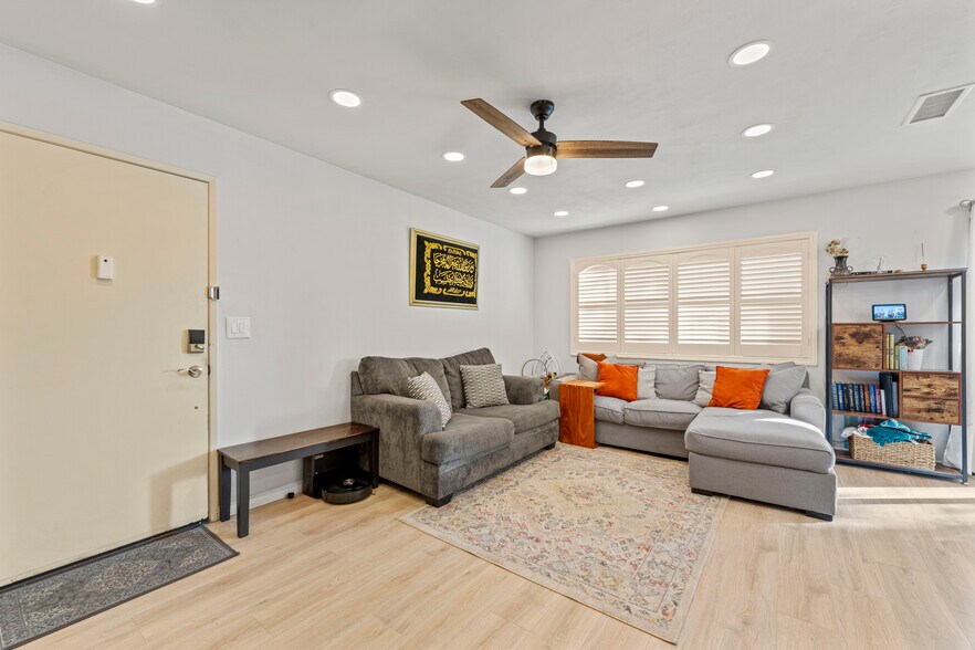 Building Photo - 18122 Sundowner Way