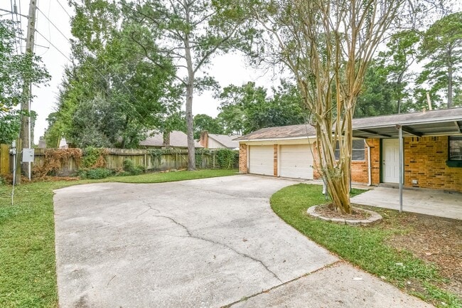 Building Photo - 17411 Glenhew Rd