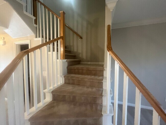 Building Photo - 3 Bedroom Townhome - Centennial Hills