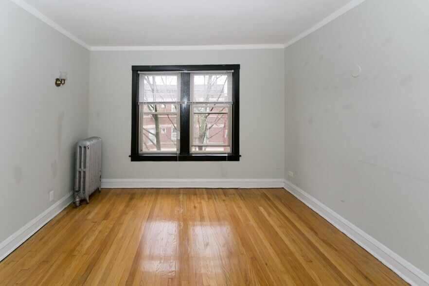 Building Photo - 2105 W Ainslie St