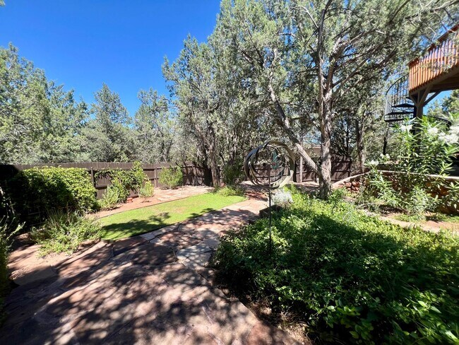 Building Photo - 335 Foothills S Dr