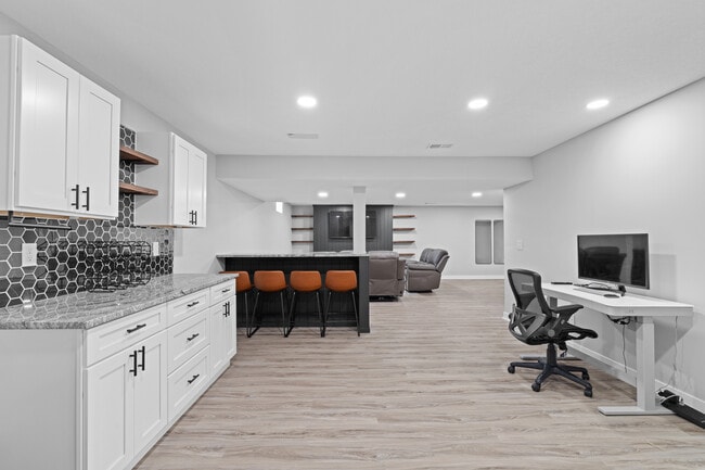 Building Photo - 369 Lemming Dr