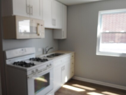 Building Photo - 3012 W Belmont Ave