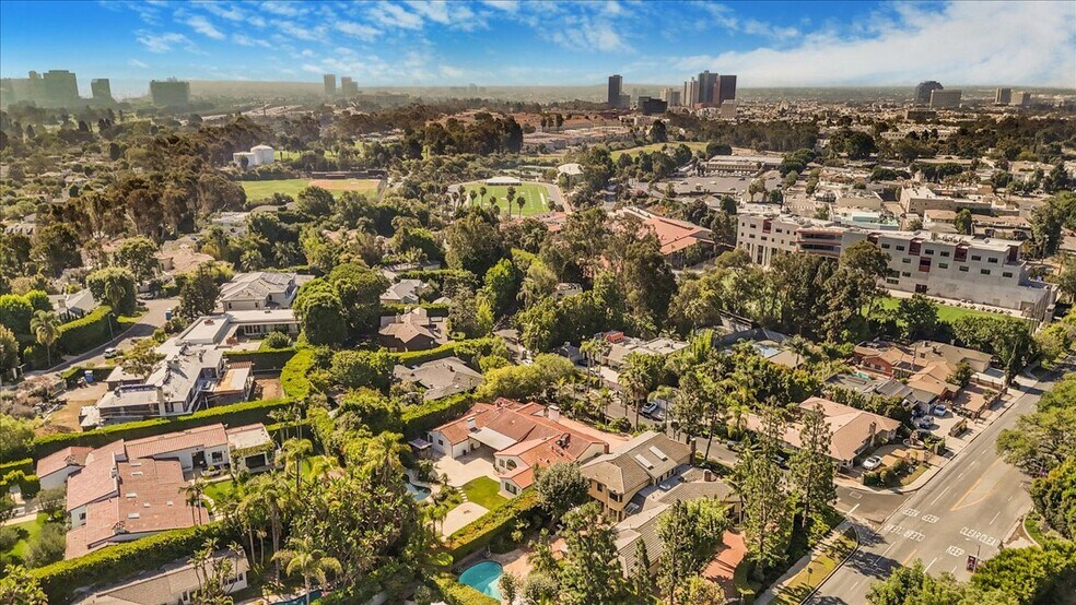 Building Photo - 114 S Layton Dr