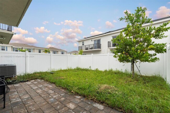 Building Photo - 765 SE 19th St