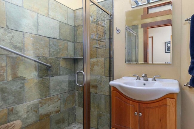 Building Photo - Lake Mendota Dream Home in Desirable Sprin...