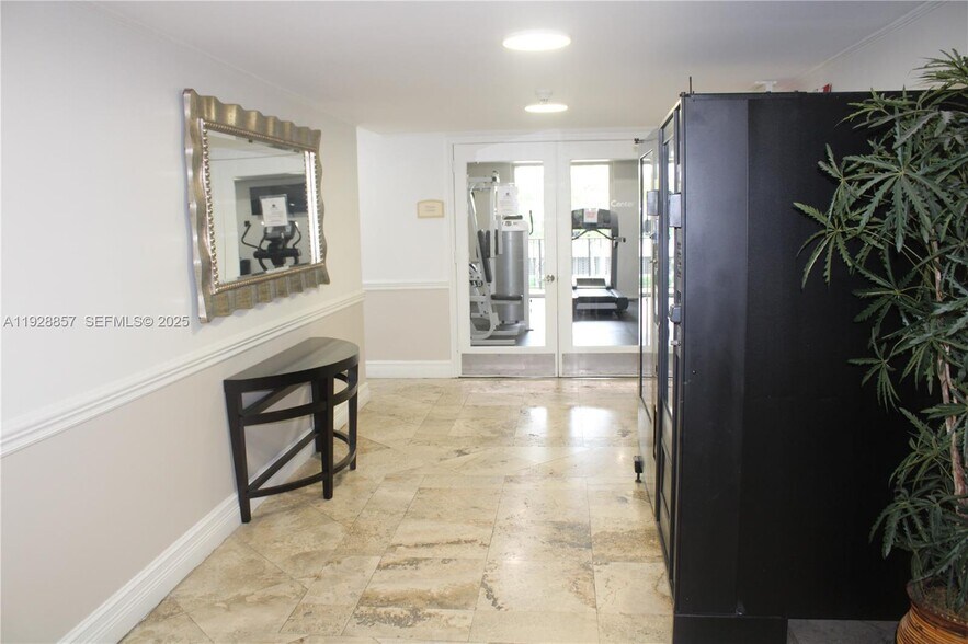 Building Photo - 520 SE 5th Ave