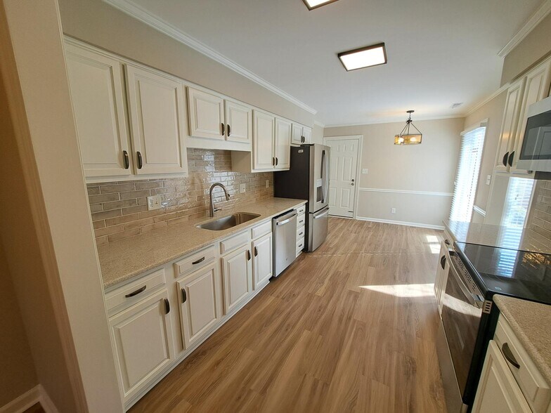 Building Photo - 616 Croston Dr