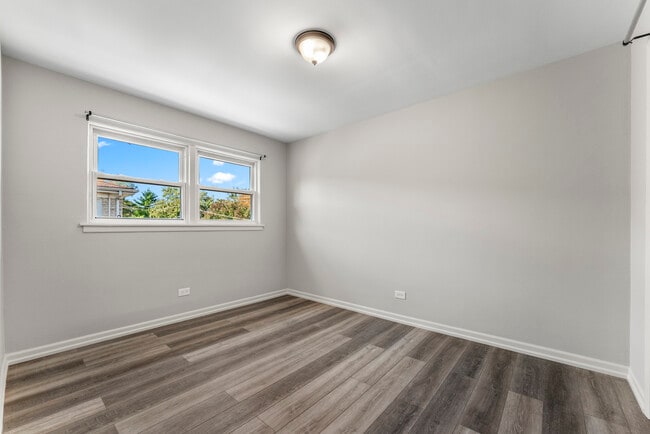 Building Photo - 740 E North Broadway St