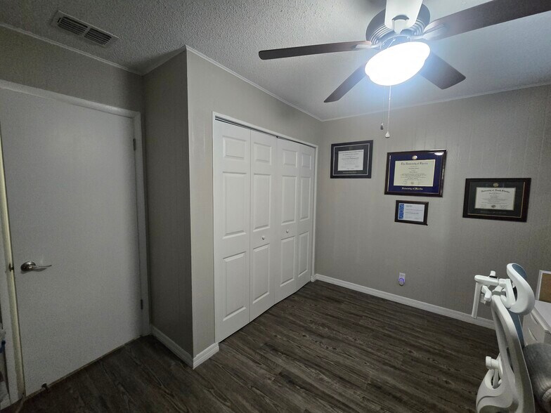 Building Photo - 713 St Michael Ln